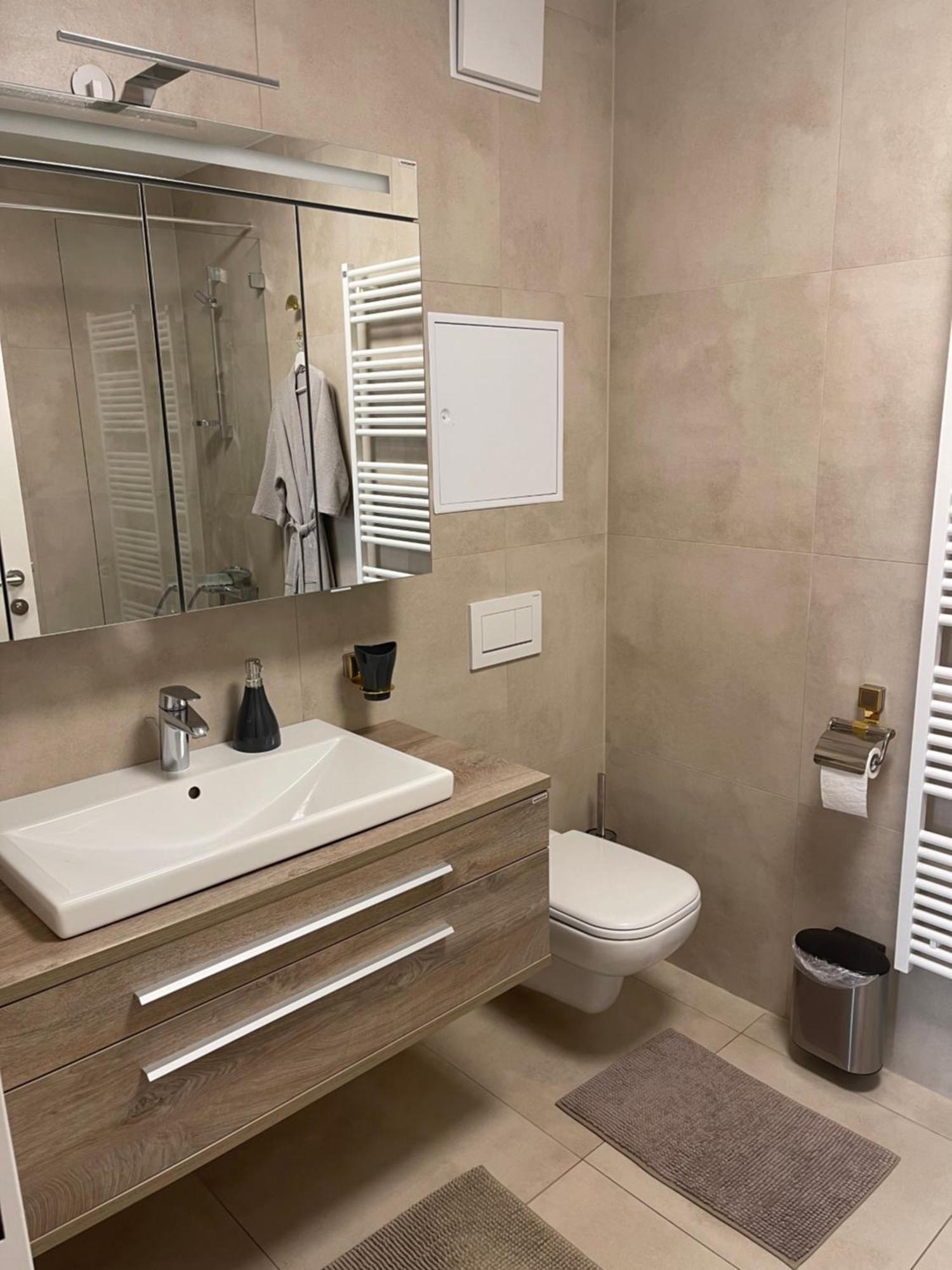 Amazing Austria Center Apartment Near Uno City Wina Bagian luar foto